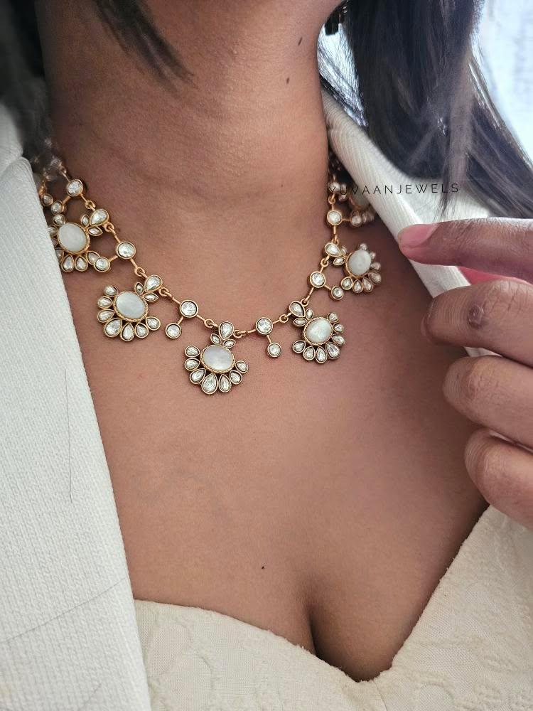 Priya quartz necklace Thumbnail