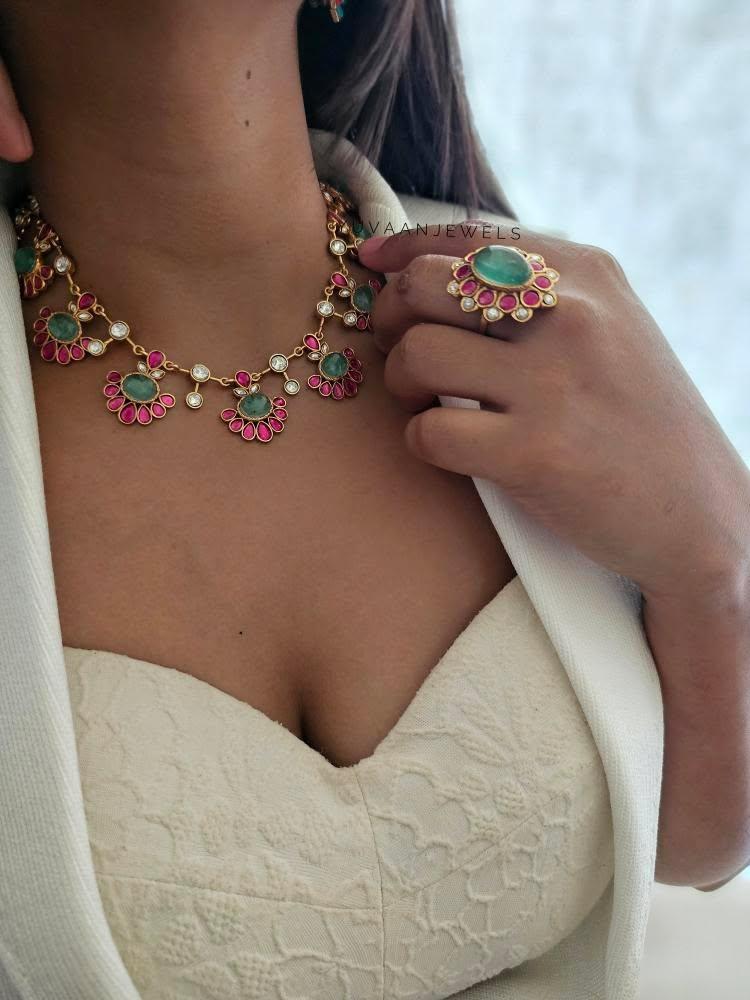 Priya quartz necklace Thumbnail