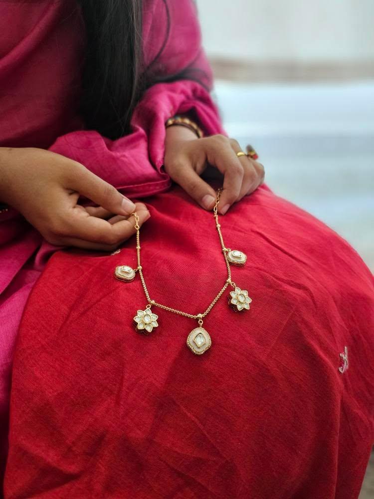 Phool delicate polki necklace Thumbnail