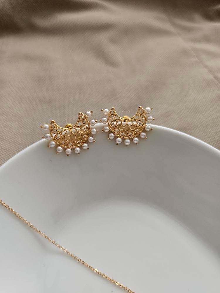 Chandra delicate pearl necklace Thumbnail