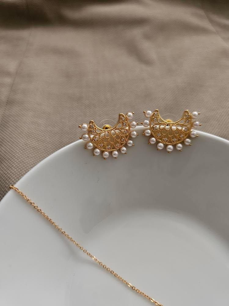 Chandra delicate pearl necklace Thumbnail