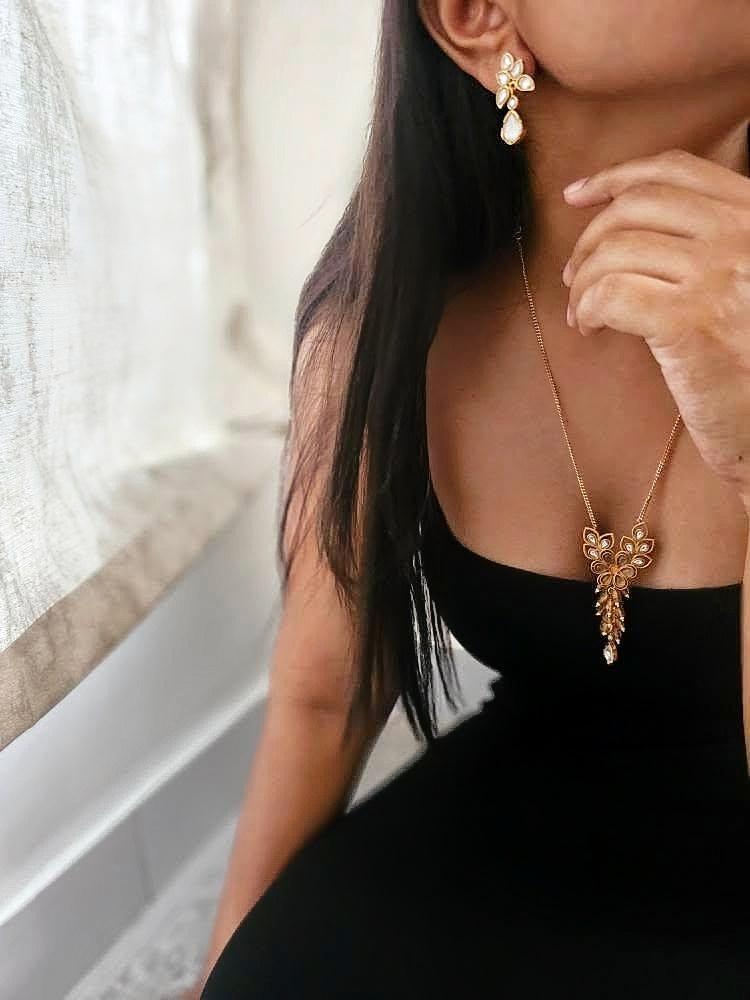 Vidhisha handcrafted delicate necklace Thumbnail