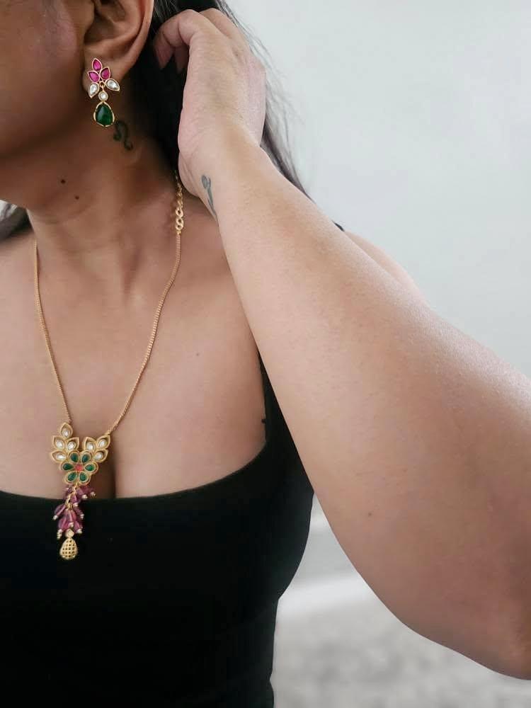 Vidhisha handcrafted delicate necklace Thumbnail