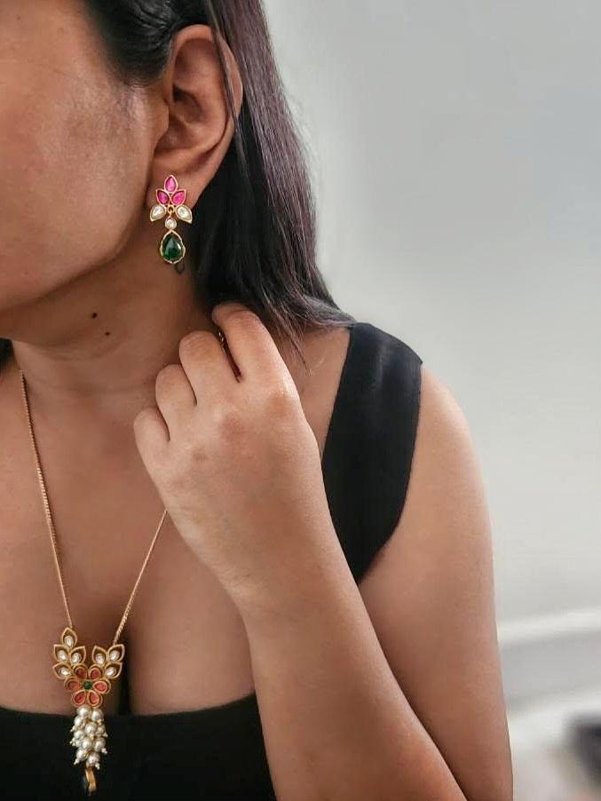 Vidhisha handcrafted delicate necklace Thumbnail