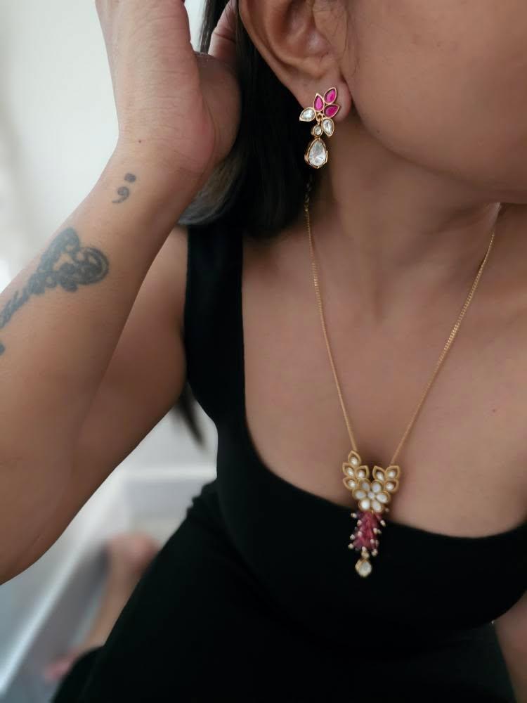 Vidhisha handcrafted delicate necklace Thumbnail