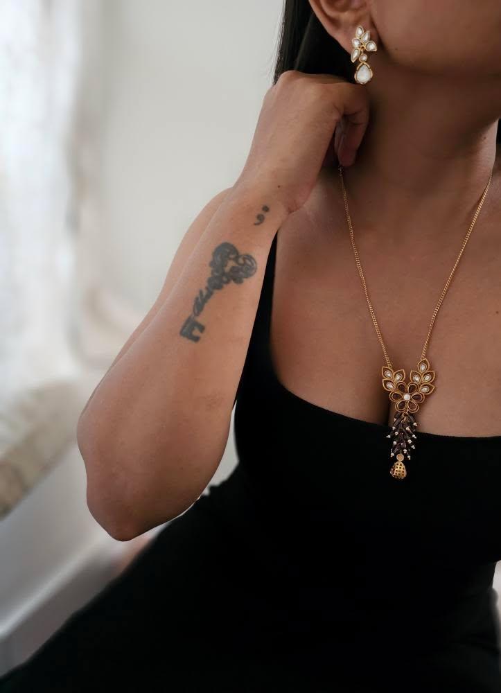 Vidhisha handcrafted delicate necklace Thumbnail