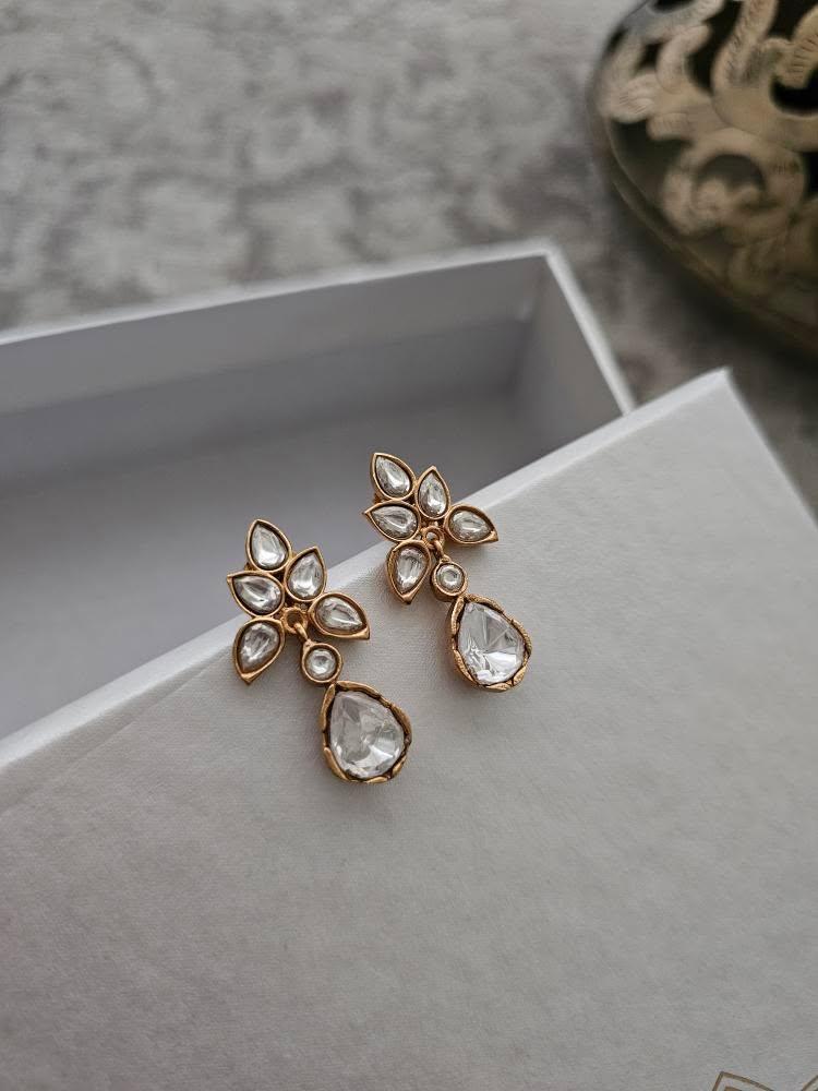 Vidhisha handcrafted delicate necklace Thumbnail
