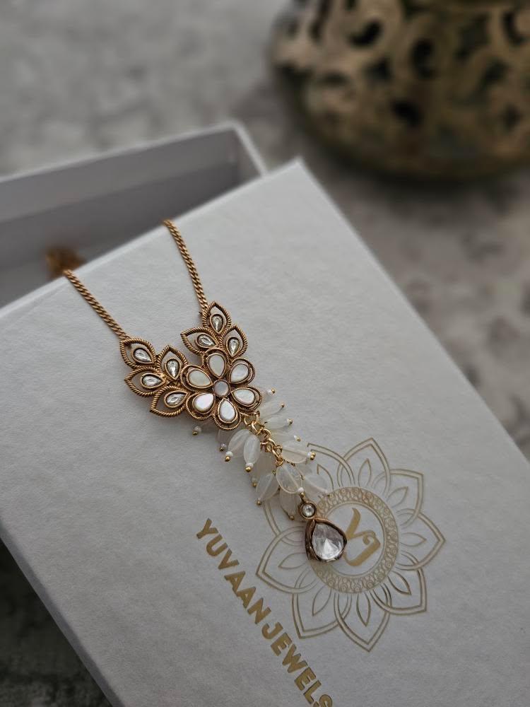 Vidhisha handcrafted delicate necklace Thumbnail