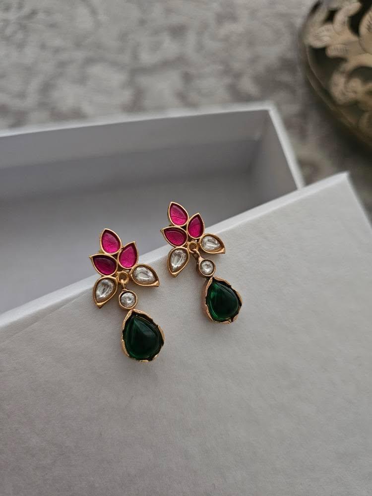 Vidhisha handcrafted delicate necklace Thumbnail