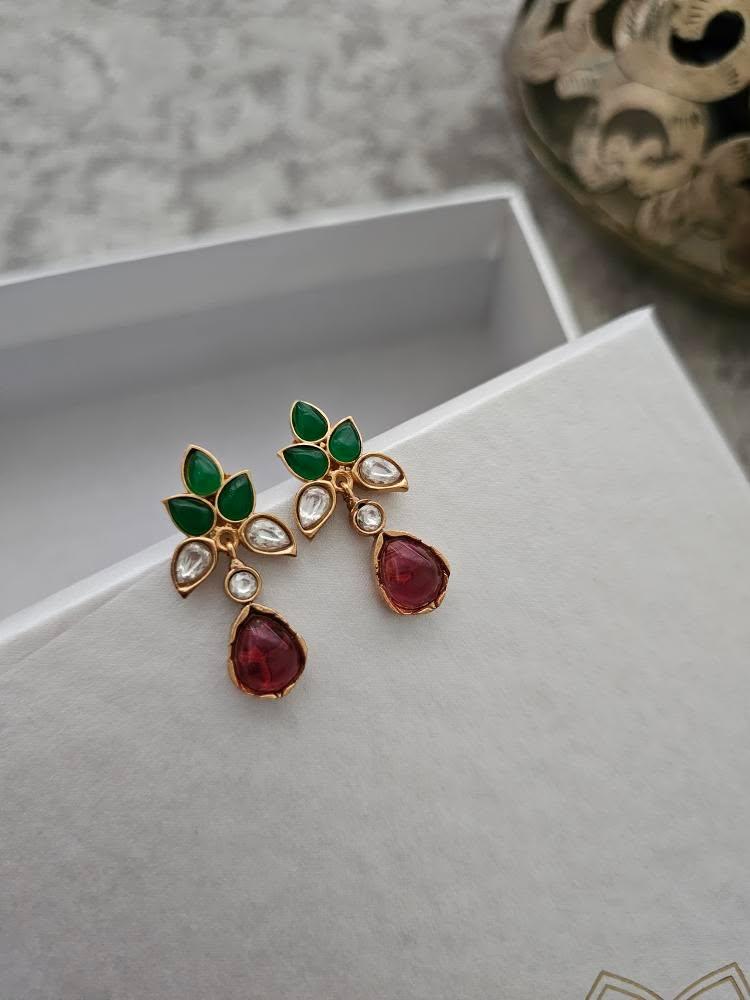 Vidhisha handcrafted delicate necklace Thumbnail