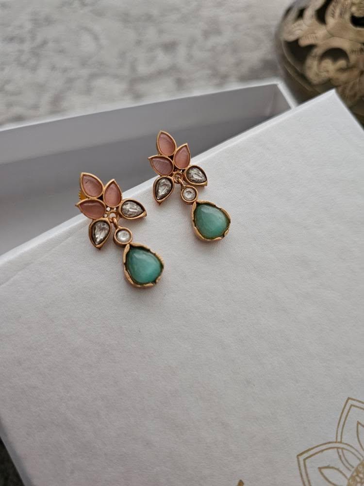 Vidhisha handcrafted delicate necklace Thumbnail