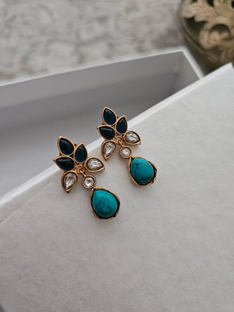 Vidhisha handcrafted delicate necklace Thumbnail