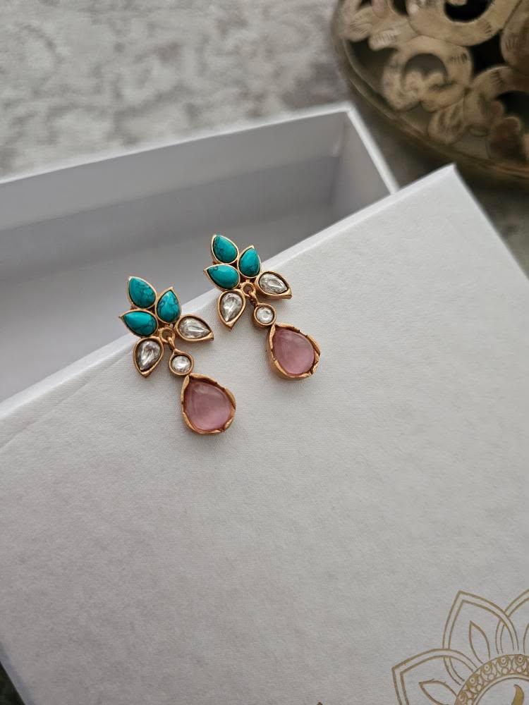 Vidhisha handcrafted delicate necklace Thumbnail