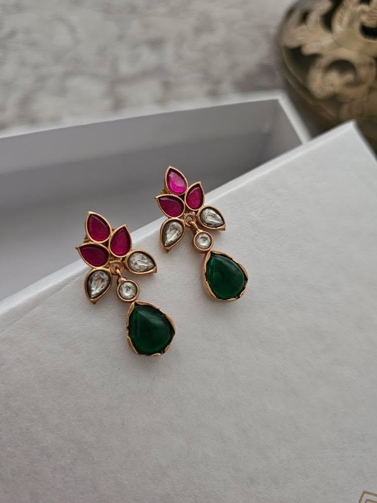Vidhisha handcrafted delicate necklace Thumbnail