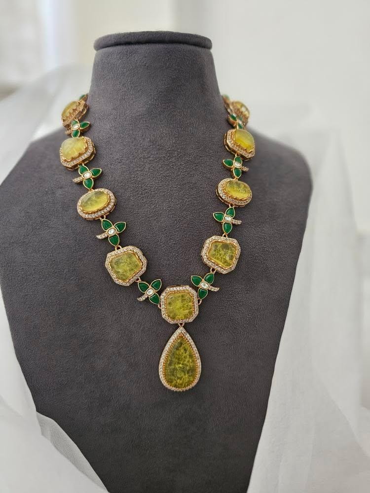 Mannara quartz necklace Thumbnail