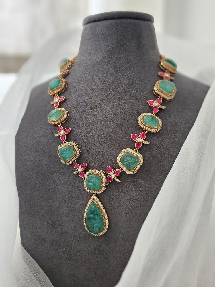 Mannara quartz necklace Thumbnail