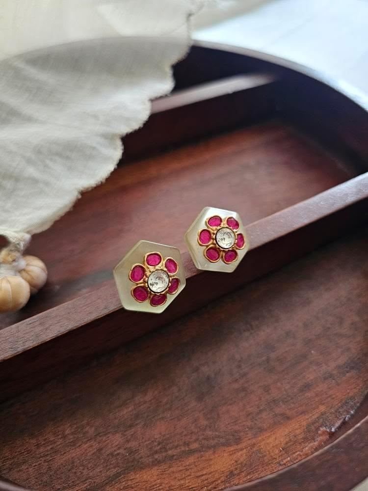 Vagmi quartz studs Thumbnail