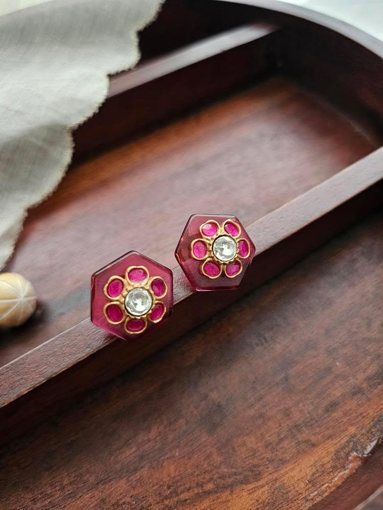 Vagmi quartz studs Thumbnail