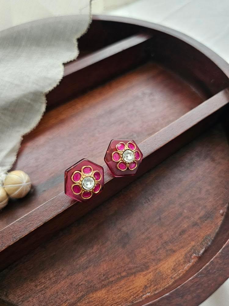 Vagmi quartz studs Thumbnail