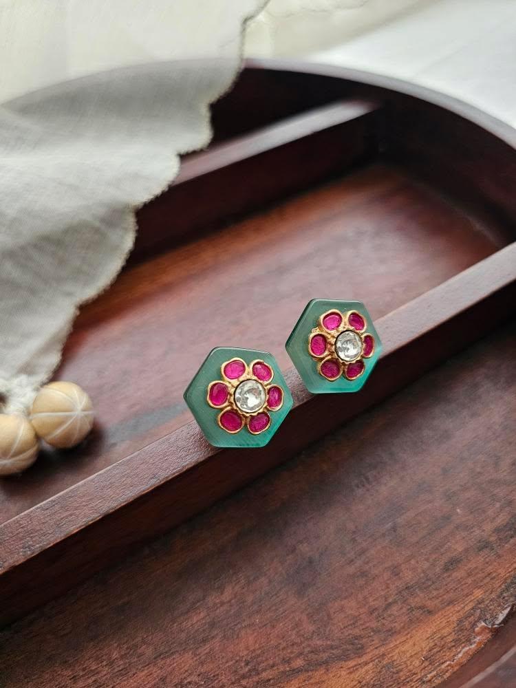 Vagmi quartz studs Thumbnail