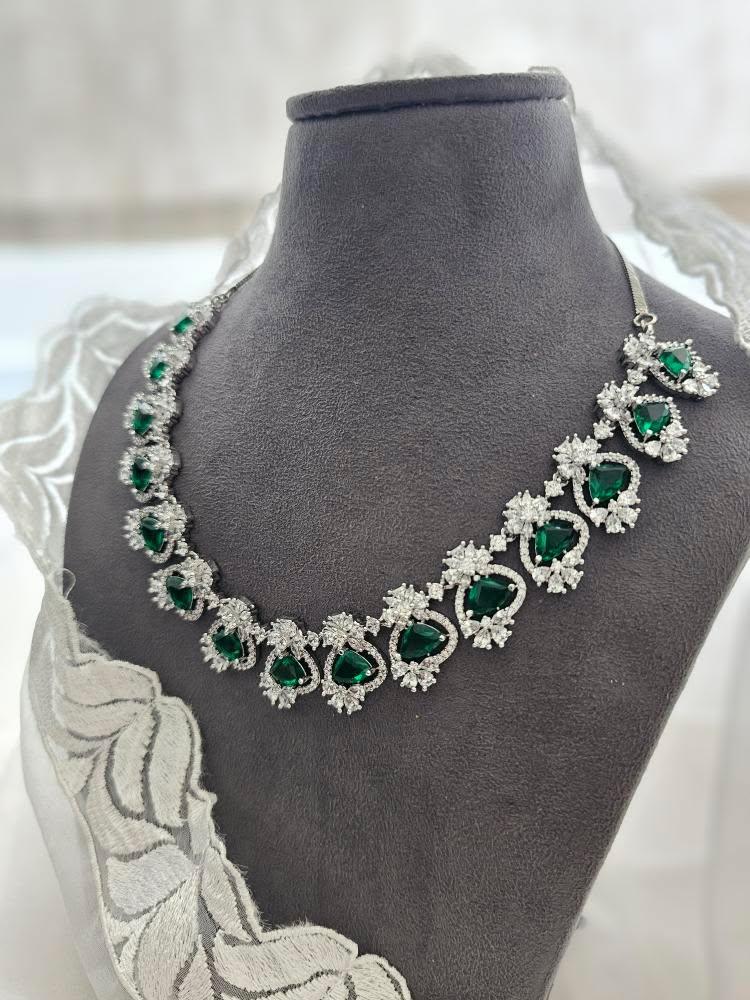 Flora necklace Thumbnail