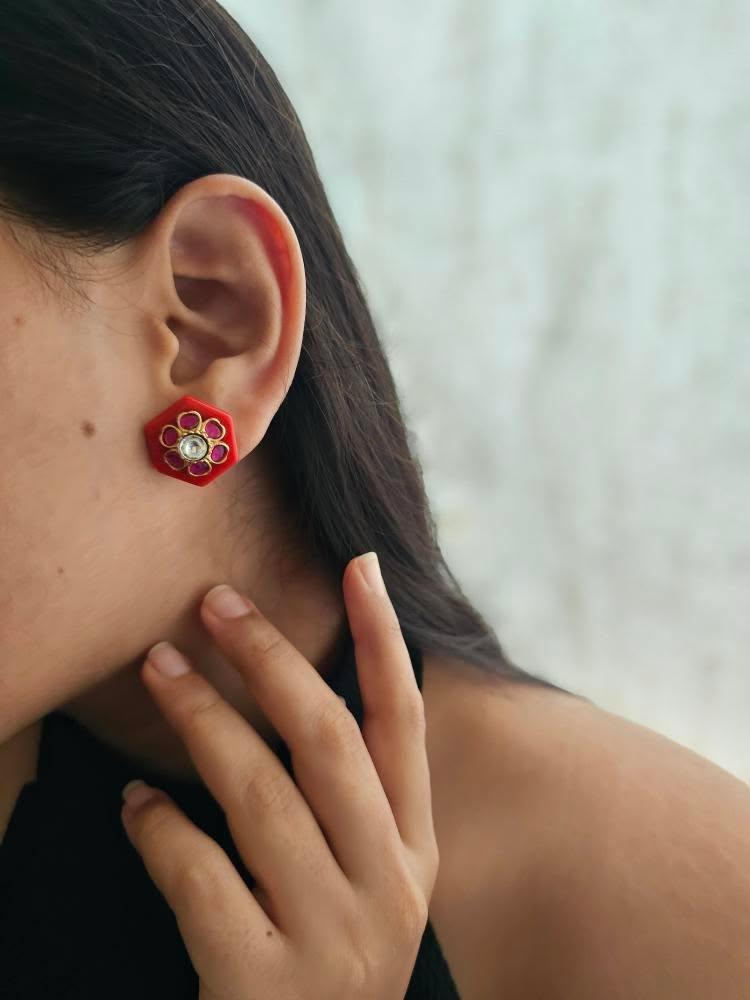 Vagmi quartz studs Thumbnail