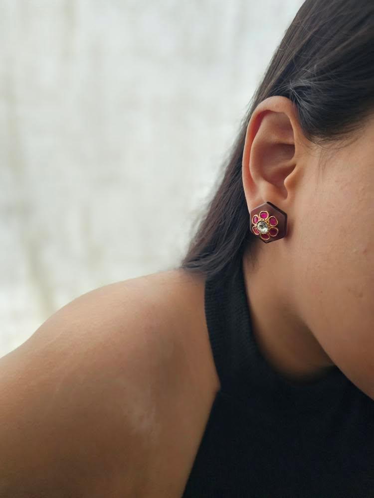 Vagmi quartz studs Thumbnail