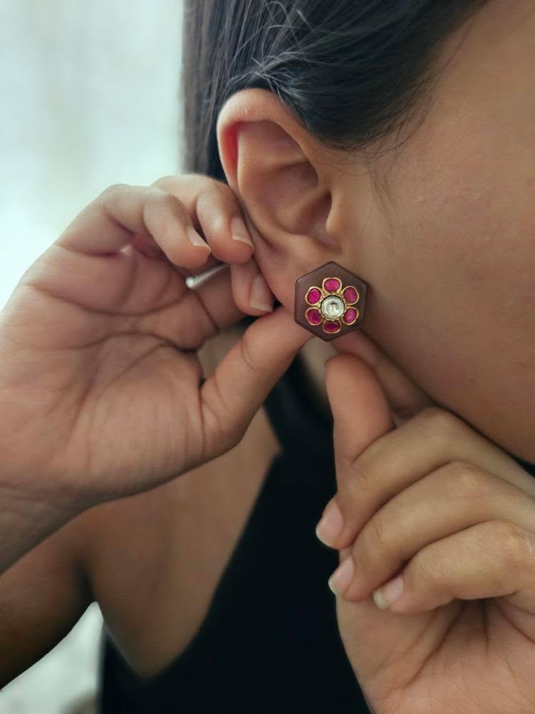 Vagmi quartz studs Thumbnail