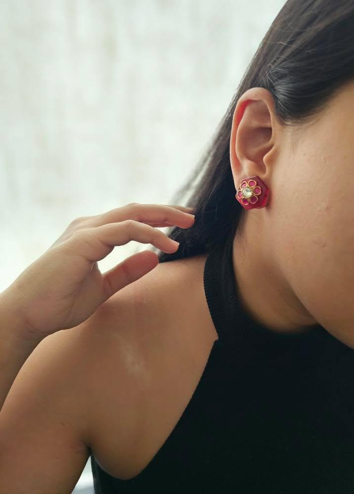 Vagmi quartz studs Thumbnail