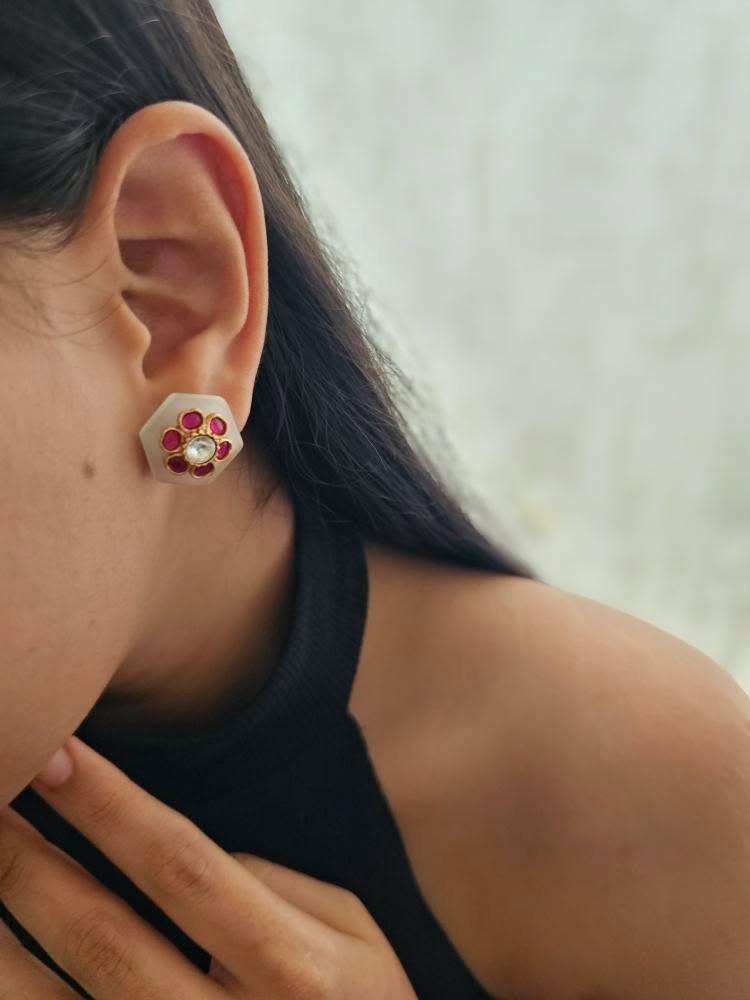 Vagmi quartz studs Thumbnail