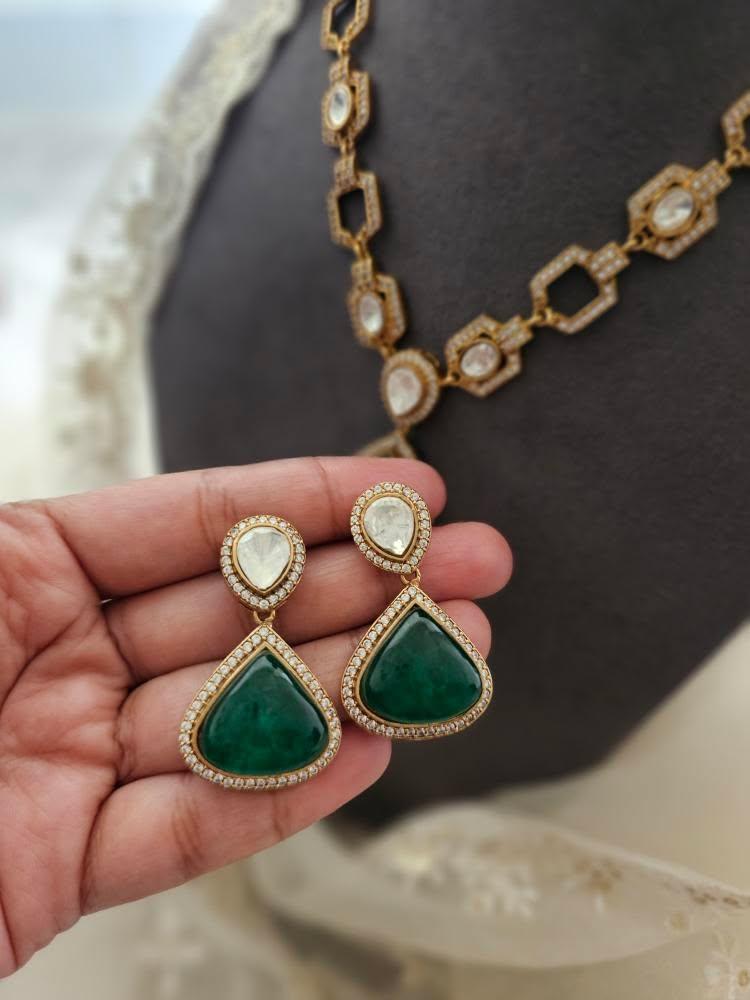 Mrinaali quartz necklace Thumbnail