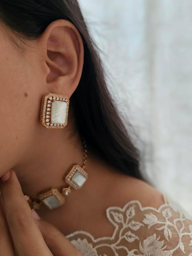 Abidah quartz  choker Thumbnail