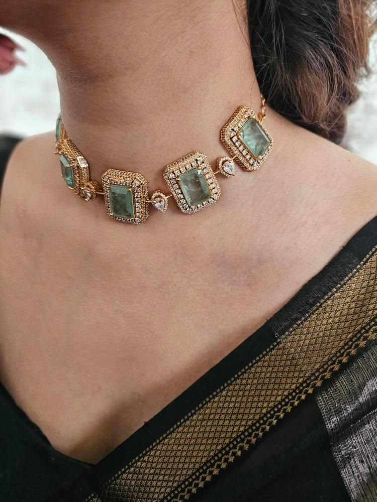 Abidah quartz choker Thumbnail
