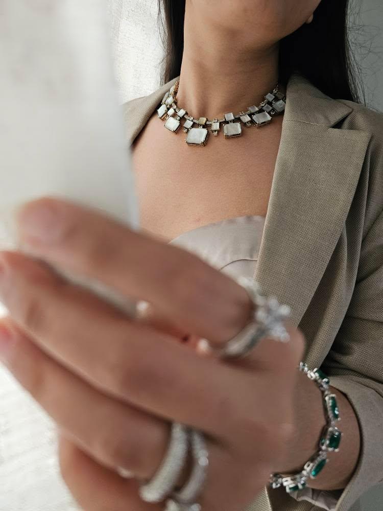 Eshvik quartz necklace Thumbnail