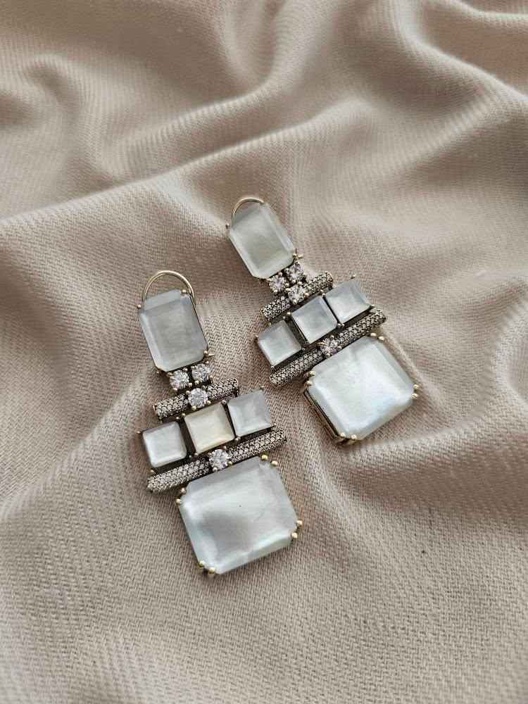 Eshvik quartz necklace Thumbnail