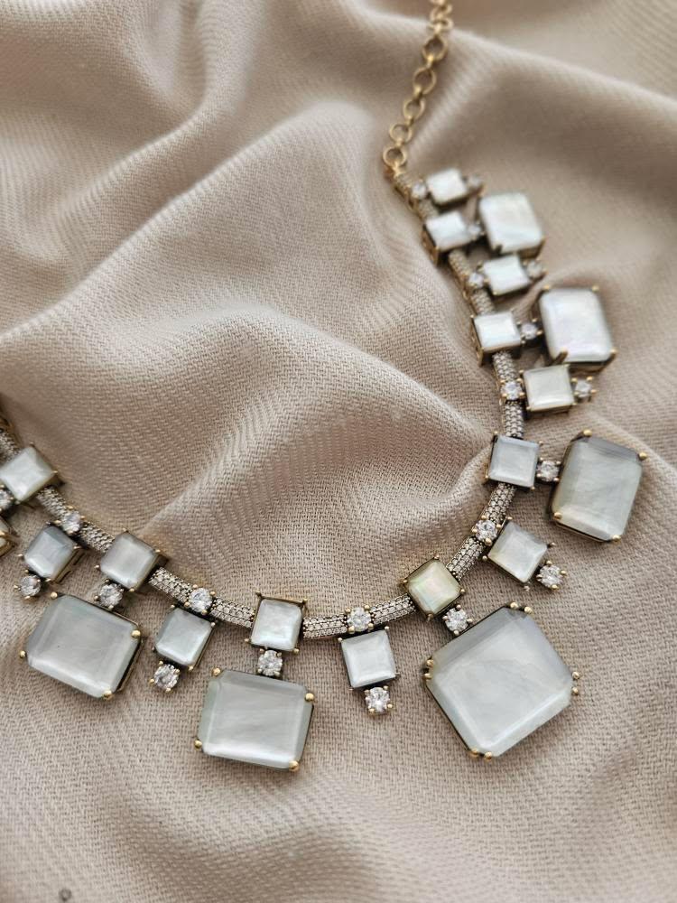 Eshvik quartz necklace Thumbnail