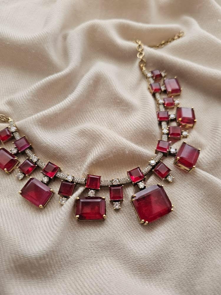 Eshvik quartz necklace Thumbnail