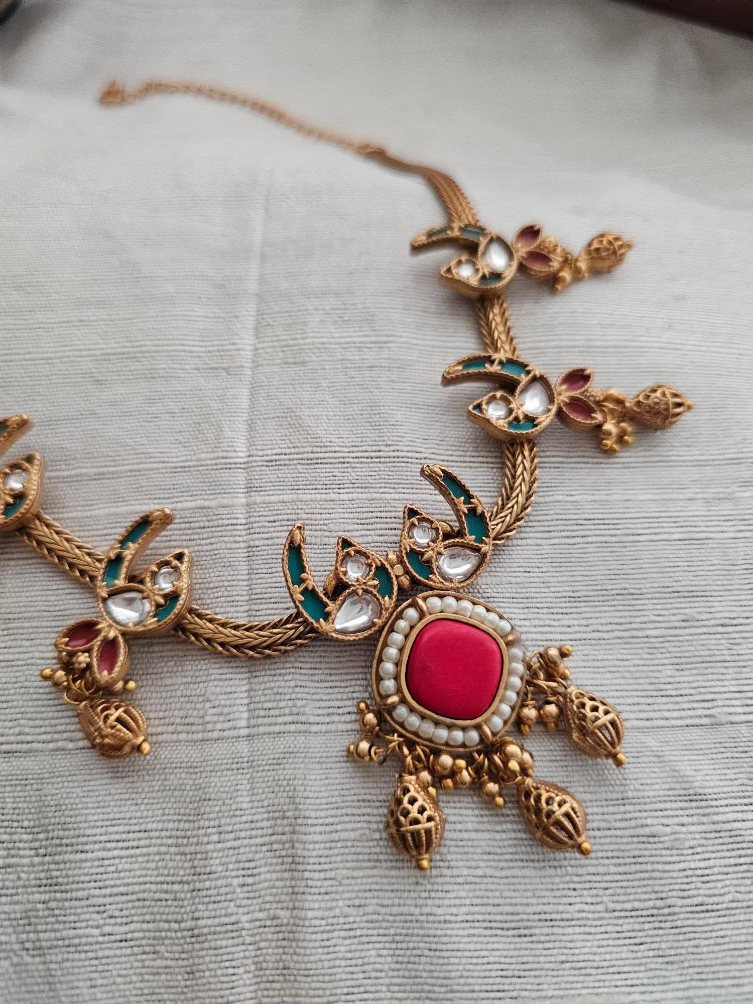 Mora handcrafted necklace with earrings Thumbnail