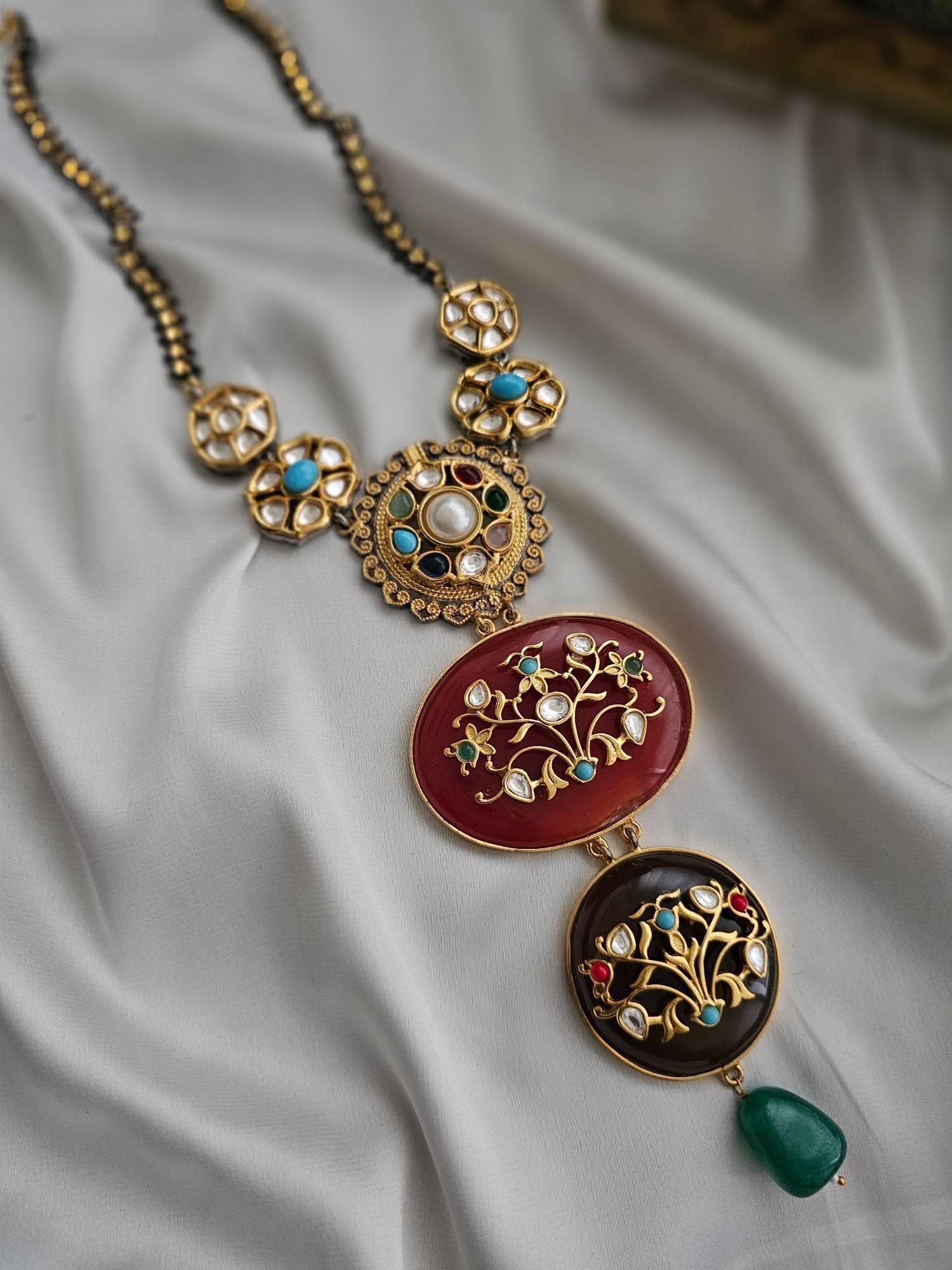 Hafsa quartz long necklace Thumbnail