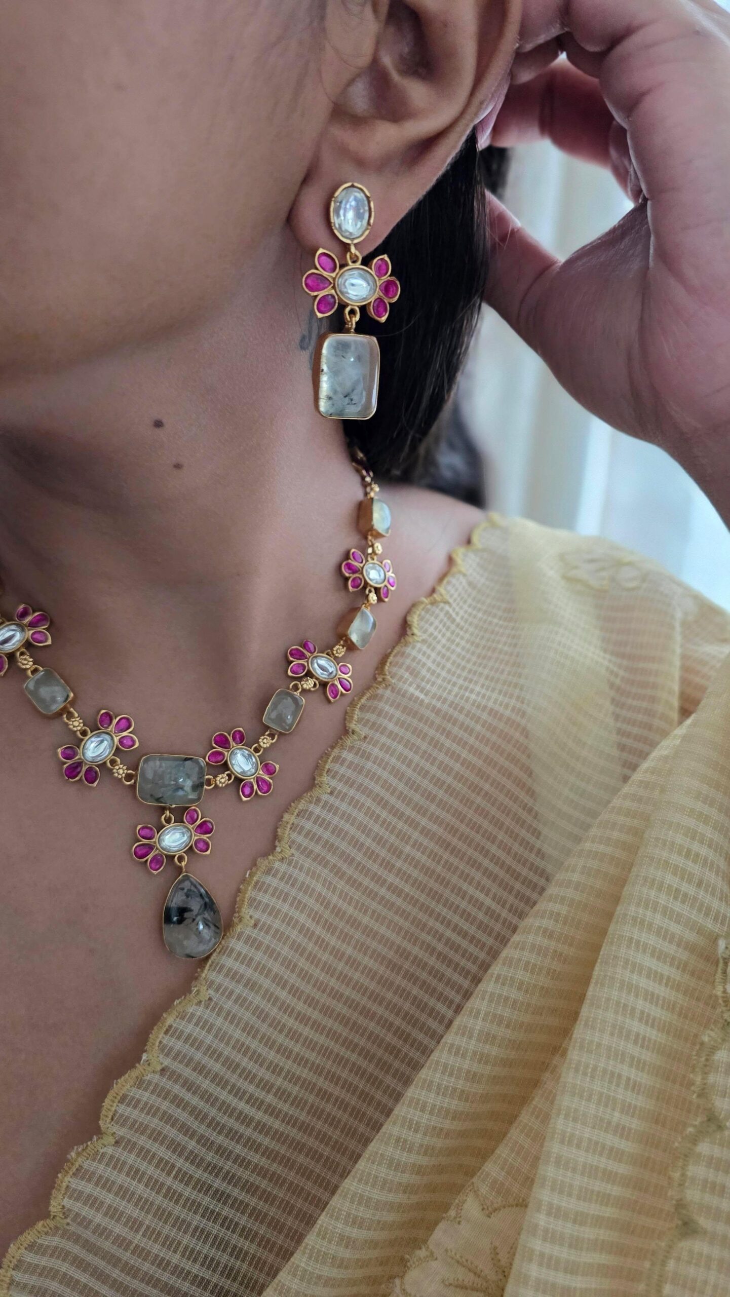 Saanvi quartz necklace Thumbnail