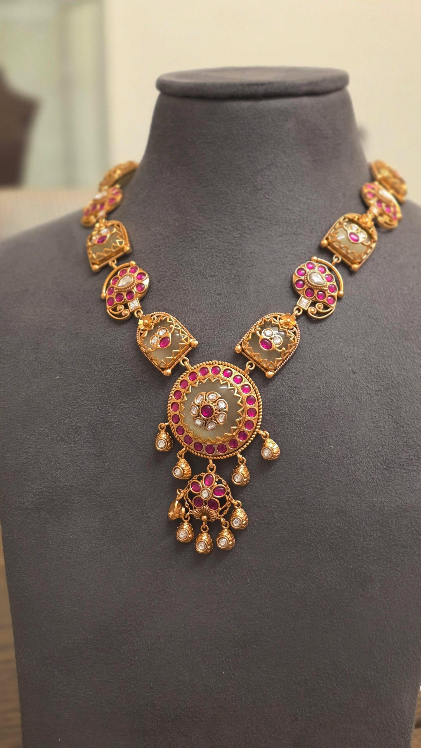 Indriya handcrafted necklace Thumbnail