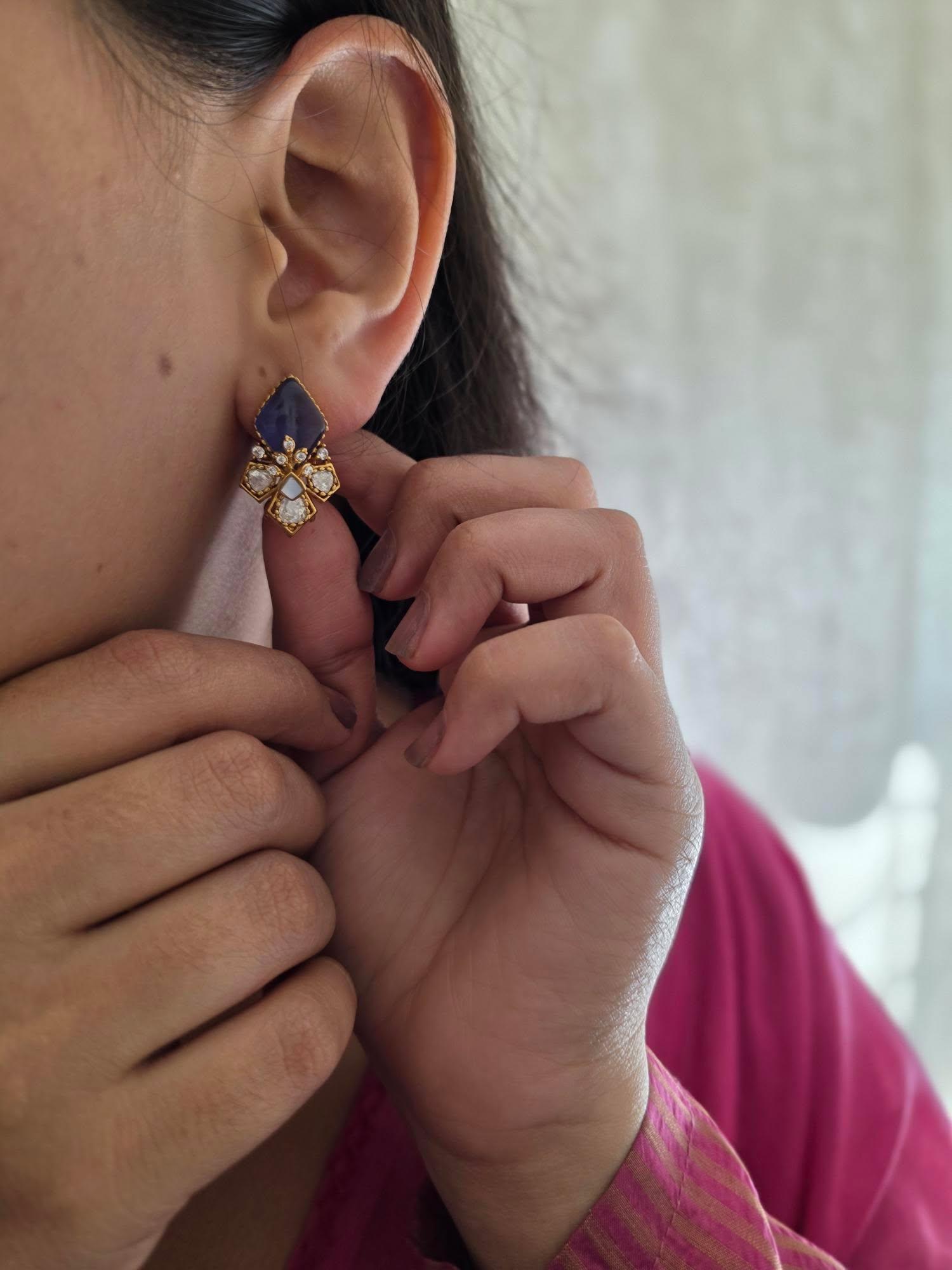 Reena delicate quartz necklace Thumbnail