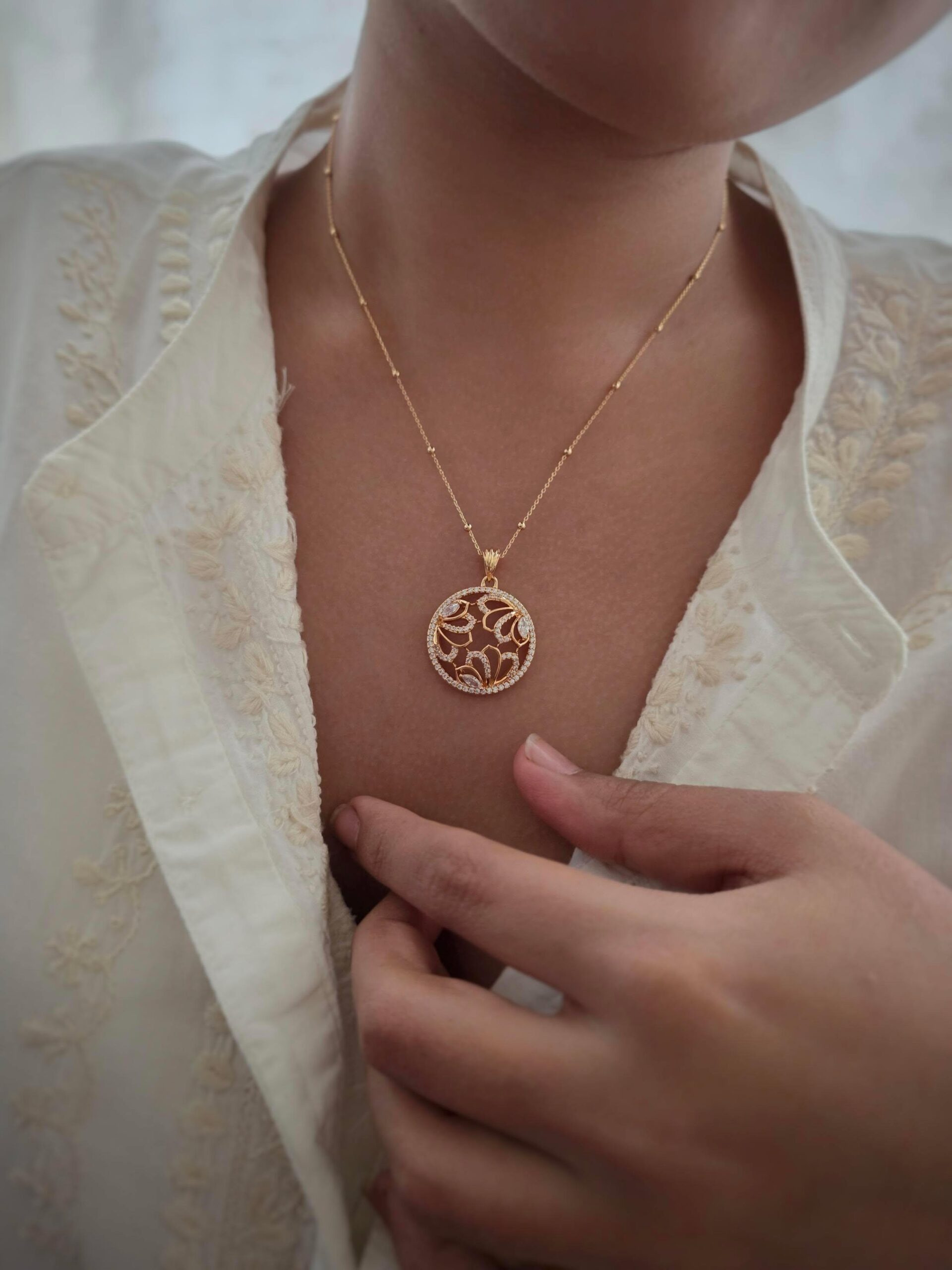 Purna delicate necklace Thumbnail