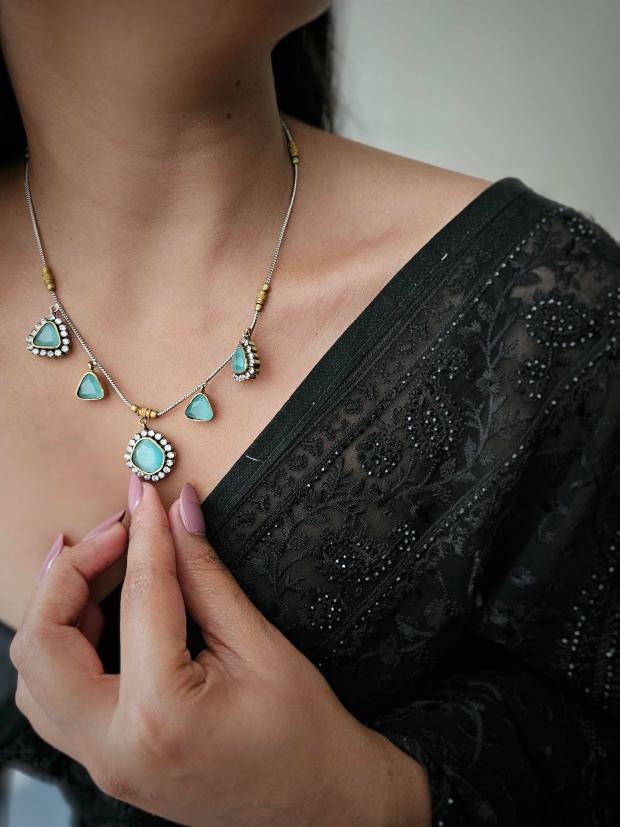 Jaaved handcrafted necklace with earrings Thumbnail