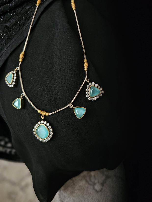 Jaaved handcrafted necklace with earrings Thumbnail