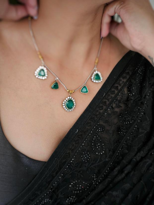 Jaaved handcrafted necklace with earrings Thumbnail