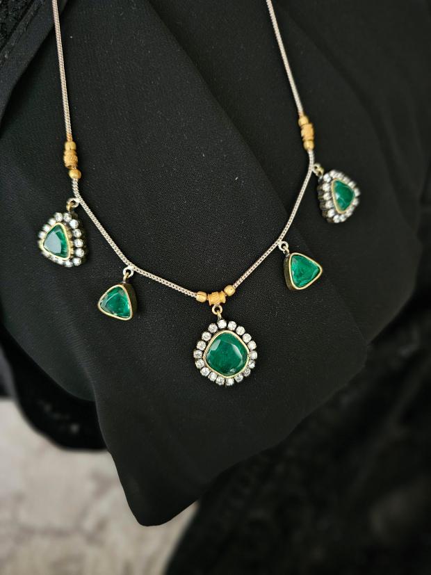 Jaaved handcrafted necklace with earrings Thumbnail