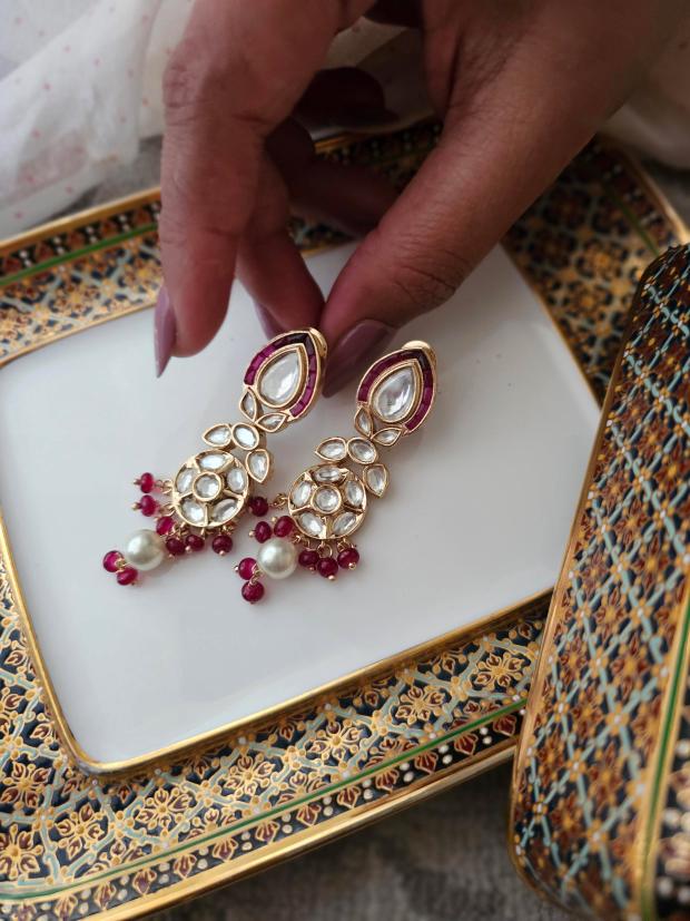 Damyanti  handcrafted necklace with earrings Thumbnail