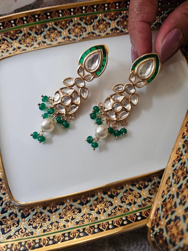 Damyanti  handcrafted necklace with earrings Thumbnail