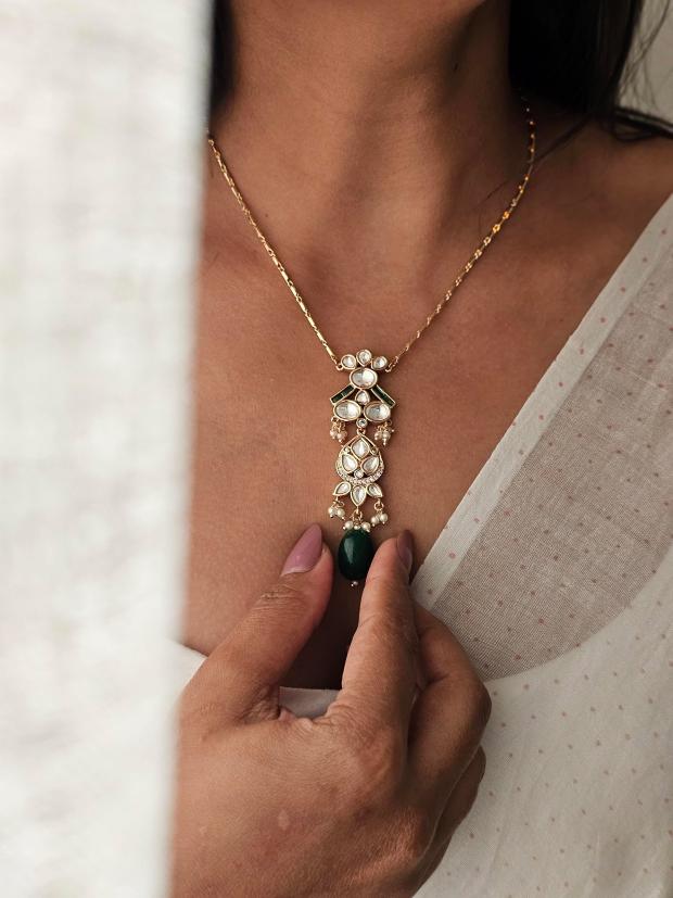 Manikya handcrafted necklace with earrings Thumbnail